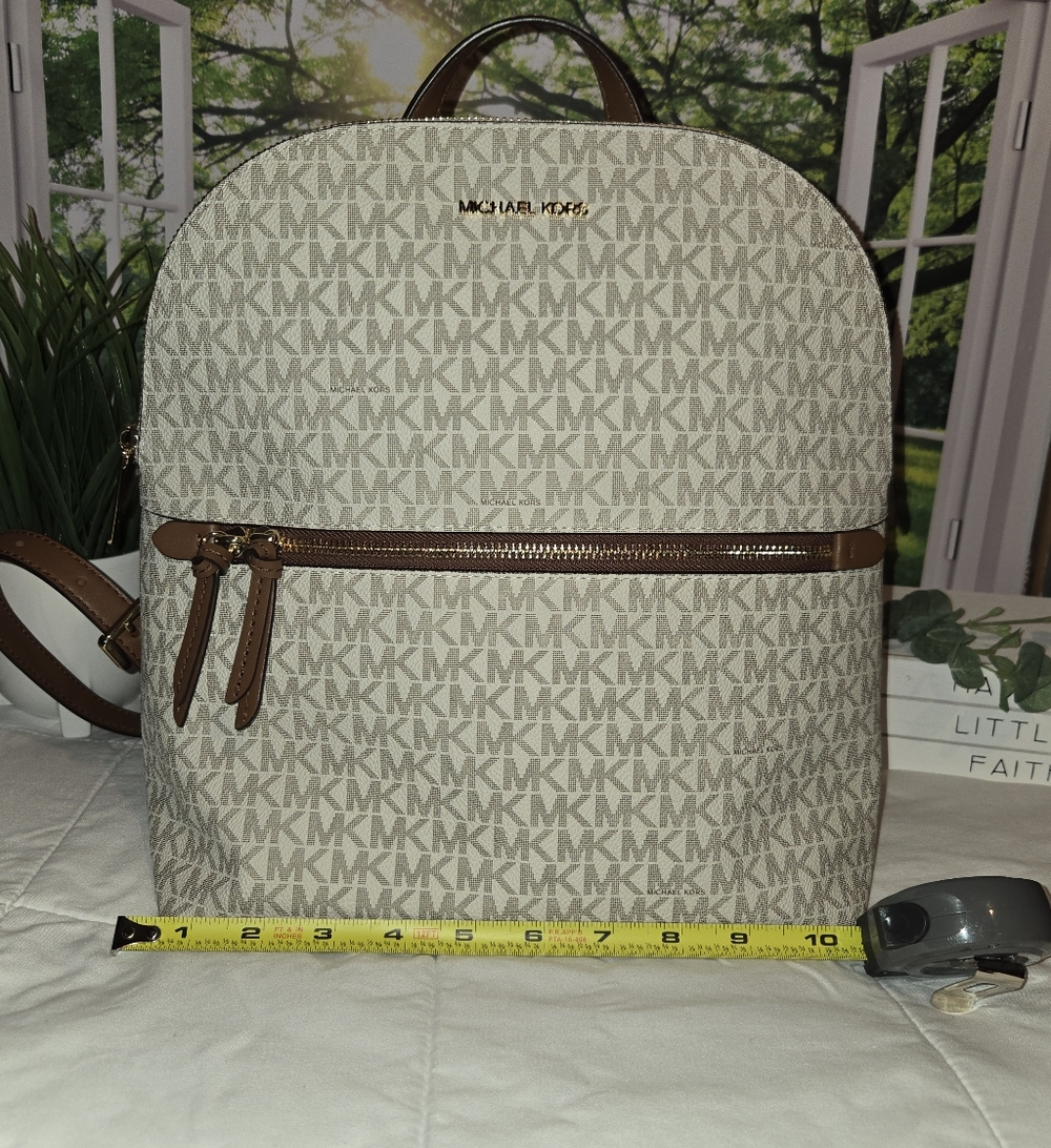 Michael Kors Beige and Brown Woman Backpack With Wallet1 - Picture 2 of 11
